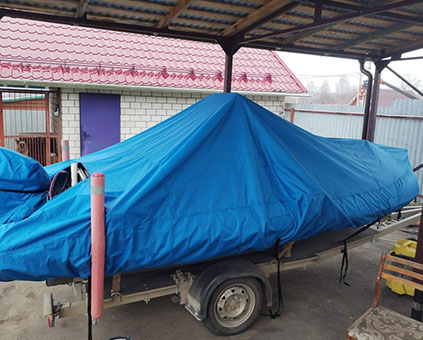 Транспортировочный тент для лодки с консолью WELLBOAT 42 К (купольное накрытие консоли, лебедки, вырез под мотор, индивидуальный чехол на мотор)